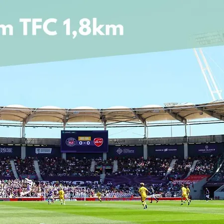 L'estival Champetre - Metro Et Tramway A Cote *