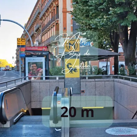 L'estival Champetre - Metro Et Tramway A Cote *