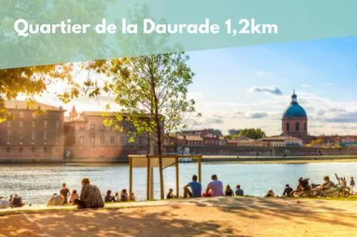 L'estival Champetre - Metro Et Tramway A Cote *